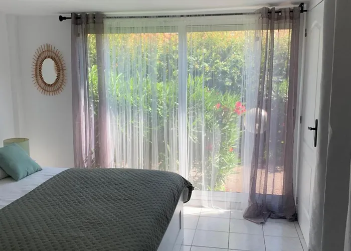 Maison Proche Village Naturiste - 7 Personnes Agde