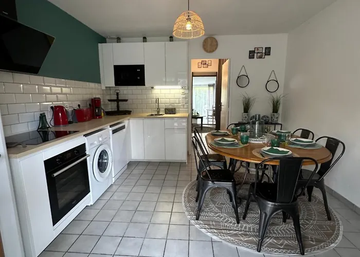 Maison Proche Village Naturiste - 7 Personnes *