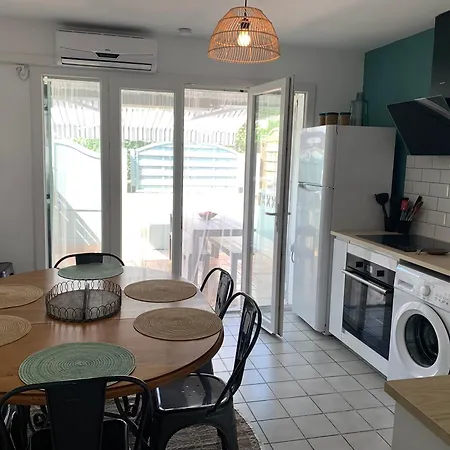 Maison De La Proche Village Naturiste 7 Personnes 아그