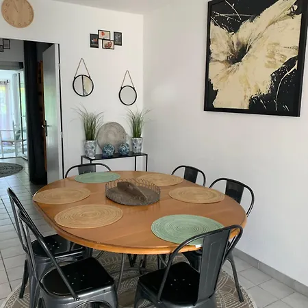 펜션 Maison De La Proche Village Naturiste 7 Personnes *