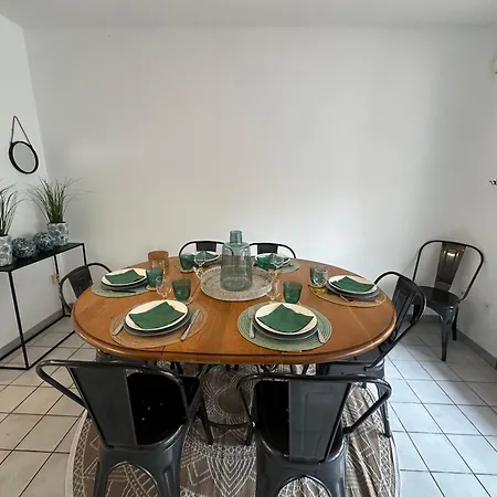 Maison Proche Village Naturiste - 7 Personnes