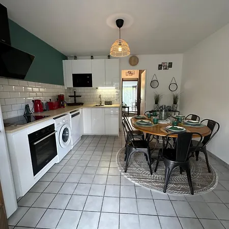 Maison De La Proche Village Naturiste 7 Personnes *