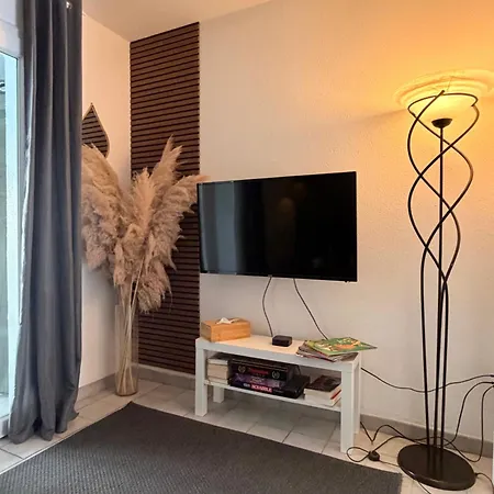 Maison De La Proche Village Naturiste 7 Personnes *