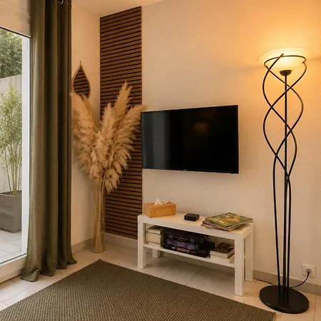 펜션 Maison De La Proche Village Naturiste 7 Personnes *