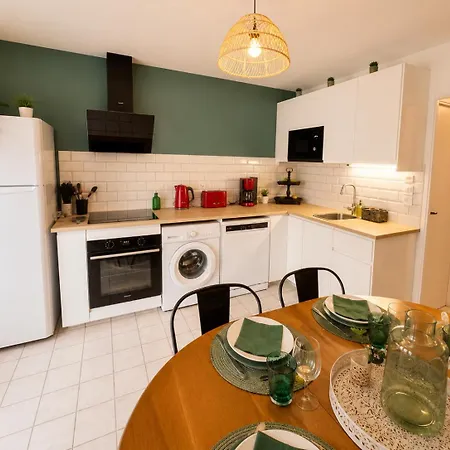 Maison De La Proche Village Naturiste 7 Personnes * 아그