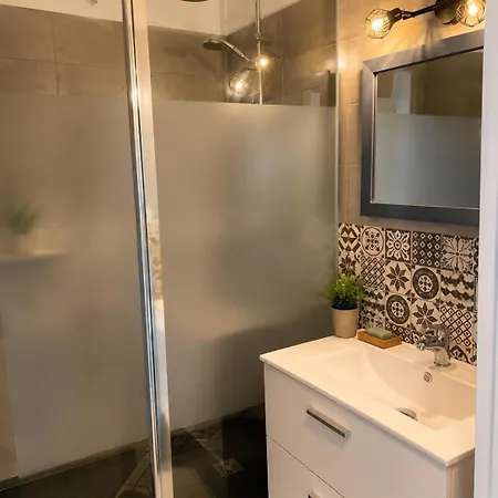 Maison De La Proche Village Naturiste 7 Personnes * 아그