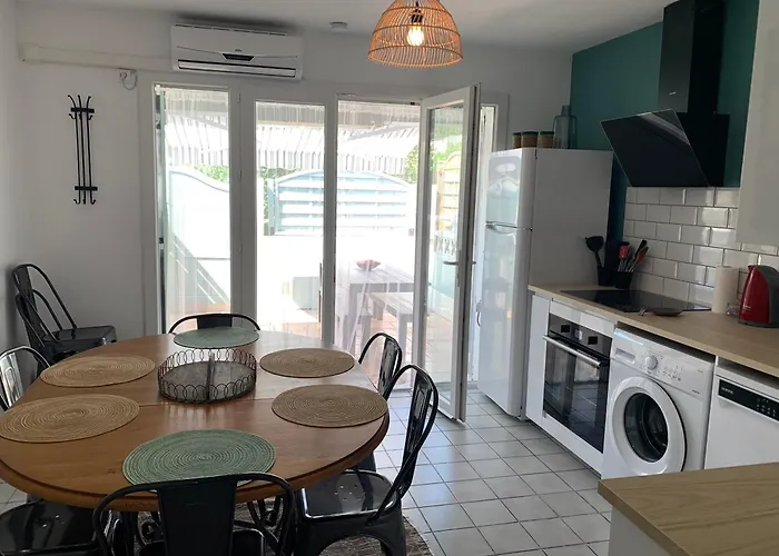 Maison Proche Village Naturiste - 7 Personnes Agde